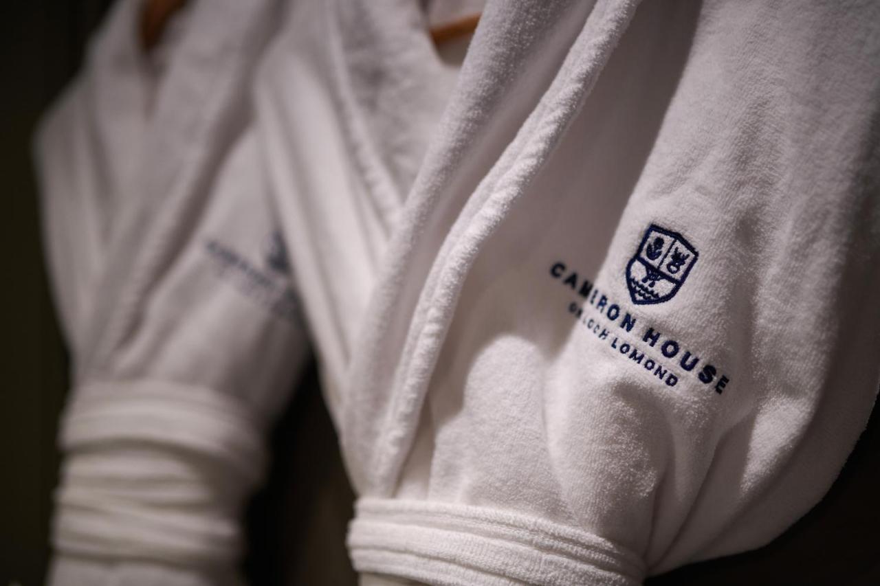 Cameron House On Loch Lomond Александрия Екстериор снимка A bathrobe