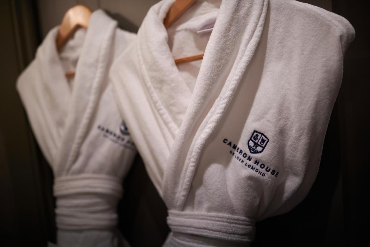 Cameron House On Loch Lomond Александрия Екстериор снимка A bathrobe