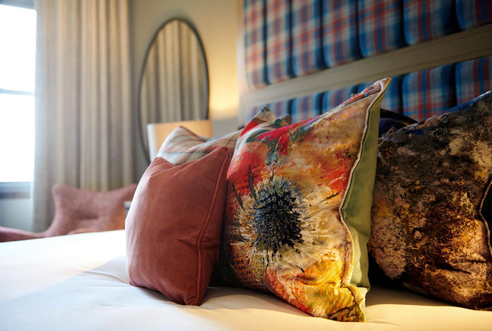 Cameron House On Loch Lomond Александрия Екстериор снимка Decorative cushions